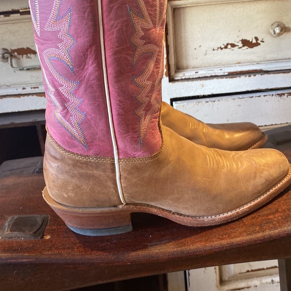 ustin Bent Rail Western Cowgirl Boot with America Burnished Tan and pink - Picture 6 of 12